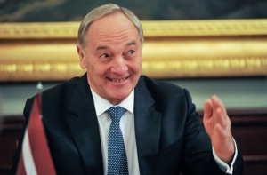 В марте немного вырос рейтинг президента Латвии