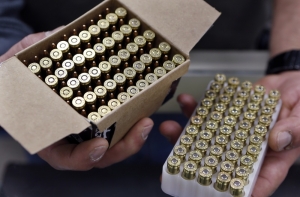 За незаконную торговлю оружием полиция задержала трех пенсионеров