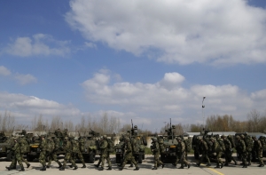 Браун: НАТО пытается замкнуть Россию в «военный круг»