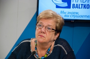 Экс-спикер Сейма призвала политиков извиниться перед негражданами