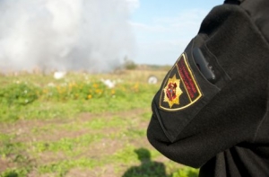 В Риге возник большой пожар прошлогодней травы