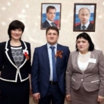 Харьковских учителей могут уволить за фото под портретом Путина