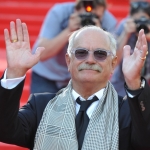 Михалков и Кончаловский не просили у правительства денег на сеть «Едим дома!»