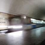 В московском метро поезд протащил зажатого дверьми пассажира до станции