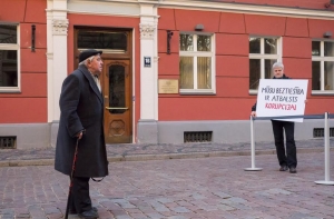 В Риге прошел пикет в поддержку закона о референдумах в самоуправлениях (ФОТО, ВИДЕО)