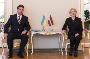 Спикер Сейма послу Украины: на военные действия России надо ответить реформами