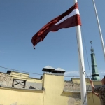 За кражу флагов в Риге задержаны три испанца