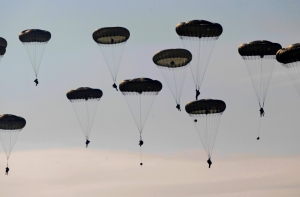 Упавший на высоковольтную линию парашютист, совершал свой первый прыжок