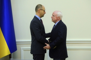 Джона Маккейна без его ведома сделали советником Украины