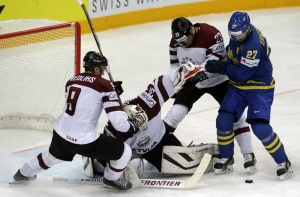 Сборная Латвии по хоккею проиграла шведам со счетом 1:8 (ФОТО, ВИДЕО)