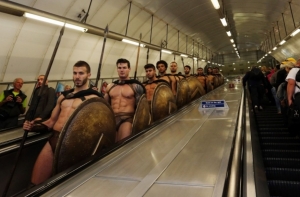 300 спартанцев в лондонском метро