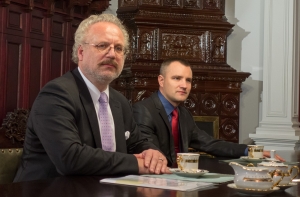 Кандидат в президенты требует в Латвии образования на госязыке