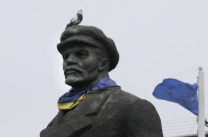 У Украины выкупят памятники Ленину