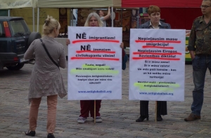 На Домской площади завершилась акция протеста против беженцев (ФОТО)