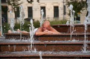 Жара в Латвии: вчера перегрелись несколько человек