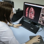 Онколог: из-за возраста российские артисты находятся в группе риска (АУДИО)