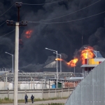 На нефтебазе под Киевом продолжают гореть три резервуара