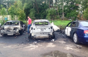 Очевидец: злоумышленики сожгли автомобили на стоянке в Золитуде (ДОПОЛНЕНО, АУДИО)
