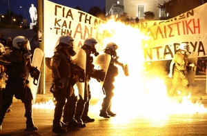 В Греции начались столкновения протестующих с полицией (ФОТО,ВИДЕО)