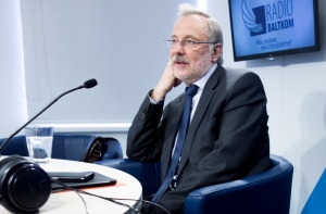 Аузиньш: обществу нужно требовать от политиков действий