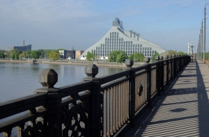 ДТП на Каменном мосту: общественный транспорт отстает от графика