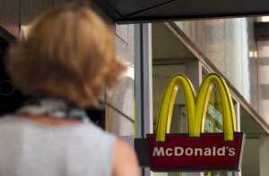 Норвегия: слепую женщину выгнали из McDonald’s из-за собаки-поводыря