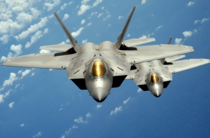 США впервые разместили в Европе многоцелевые истребители F-22 Raptor