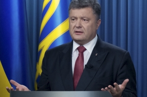 Порошенко назвал события возле Верховной Рады ударом в спину (ВИДЕО)