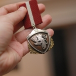 LTV7: подозреваемый в изнасиловании младенца имеет медаль защитника баррикад