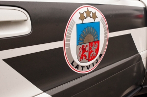 Полиция задержала подозреваемого в убийстве женщины в Смилтене