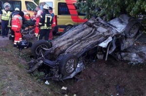 Трагическая авария в Добеле: погибла женщина, трое мужчин пострадали (ФОТО)