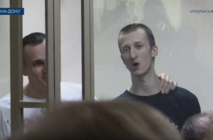 Сенцов после приговора спел гимн Украины (ВИДЕО)