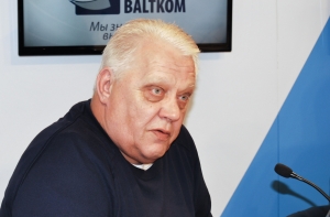 Экс-премьер Берзиньш: качественные дороги важнее танков (ВИДЕО,АУДИО)