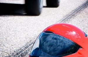 В центре Риги произошла тяжелая авария: погиб мотоциклист