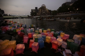 Японский журналист: выжившие после Хиросимы страдают от лучевой болезни (АУДИО)