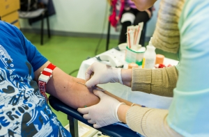 Экс-министр: донорам надо дать скидки на проезд в транспорте (АУДИО)