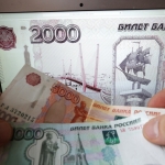 Курс евро упал ниже 77 рублей