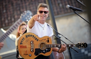 Латвийцев просят спасти легендарного музыканта Пита Андерсона (ВИДЕО)