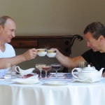 Путин и Медведев вместе сделали зарядку и пожарили барбекю (ФОТО)