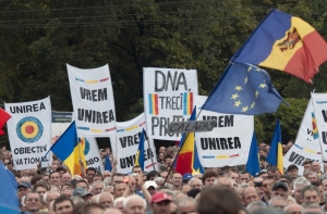 Протестующие пикетируют резиденцию президента Молдавии