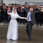 Кадыров призвал отказаться от открытых свадебных платьев