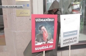 Raidījums: Kāpēc publiski pazemo advokātu Balmaku, saucot par suņēdāju?