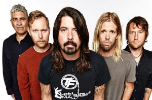 Лидер Foo Fighters обматерил своих богатых поклонников