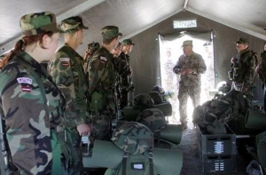 Латвия начала призывать на учения солдат запаса