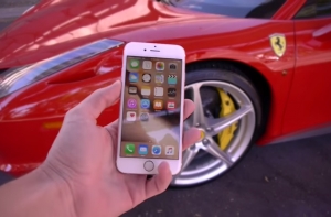 iPhone 6s попытались «убить» колесами Ferrari (ВИДЕО)