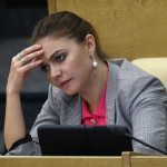 Алина Кабаева вышла в свет с обручальным кольцом