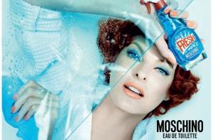 Бренд Moschino выпустил духи во флаконе из-под стеклоочистителя