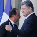 Президент Франции опубликовал видео рукопожатия Путина и Порошенко (ВИДЕО)