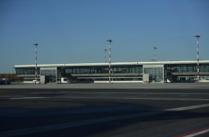 После терактов авиарейсы из Парижа в Латвию не отменены