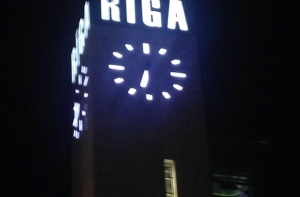 Очевидцы: на главных часах Риги «пропала» стрелка (ФОТО)